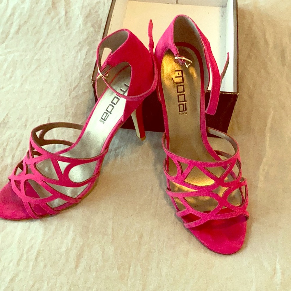 Hot pink women’s dress shoes